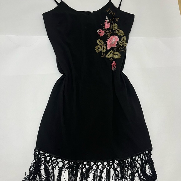 Guess floral embroidered fringe dress - whimsigoth cottage core - size medium - Picture 6 of 12